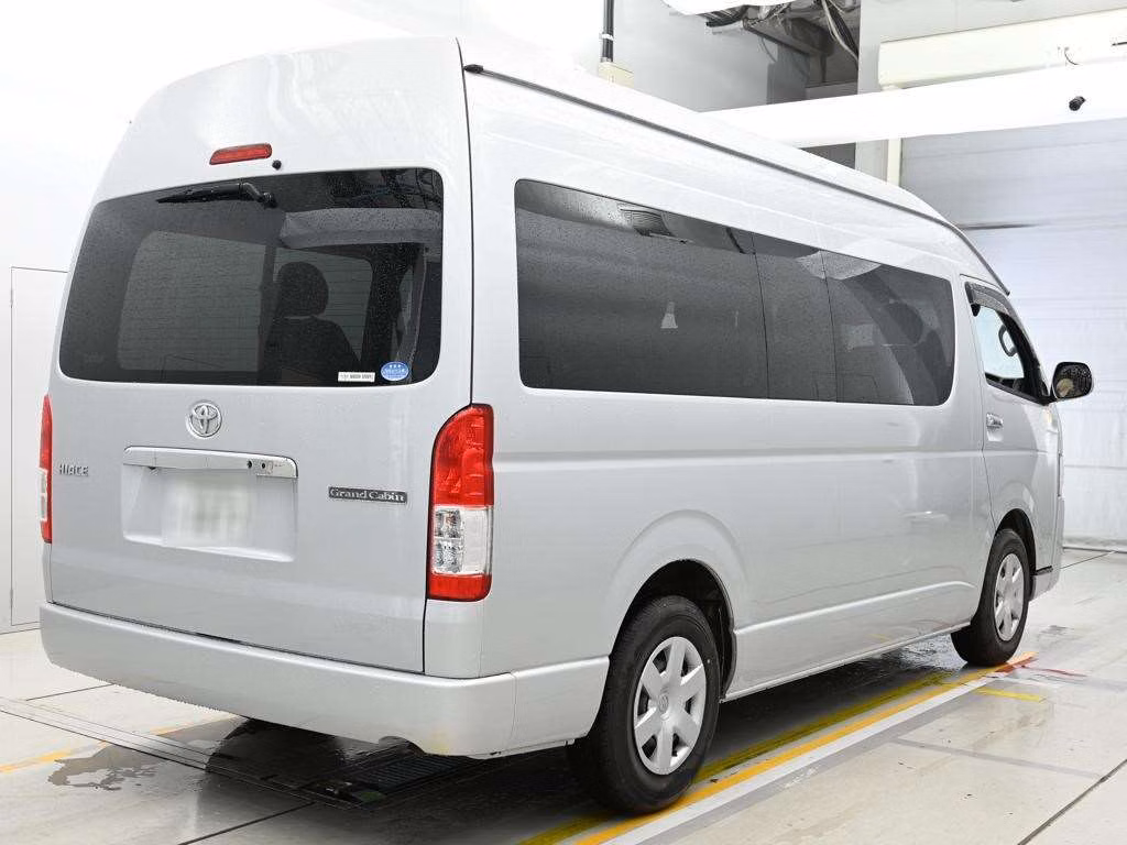 TOYOTA HIACE