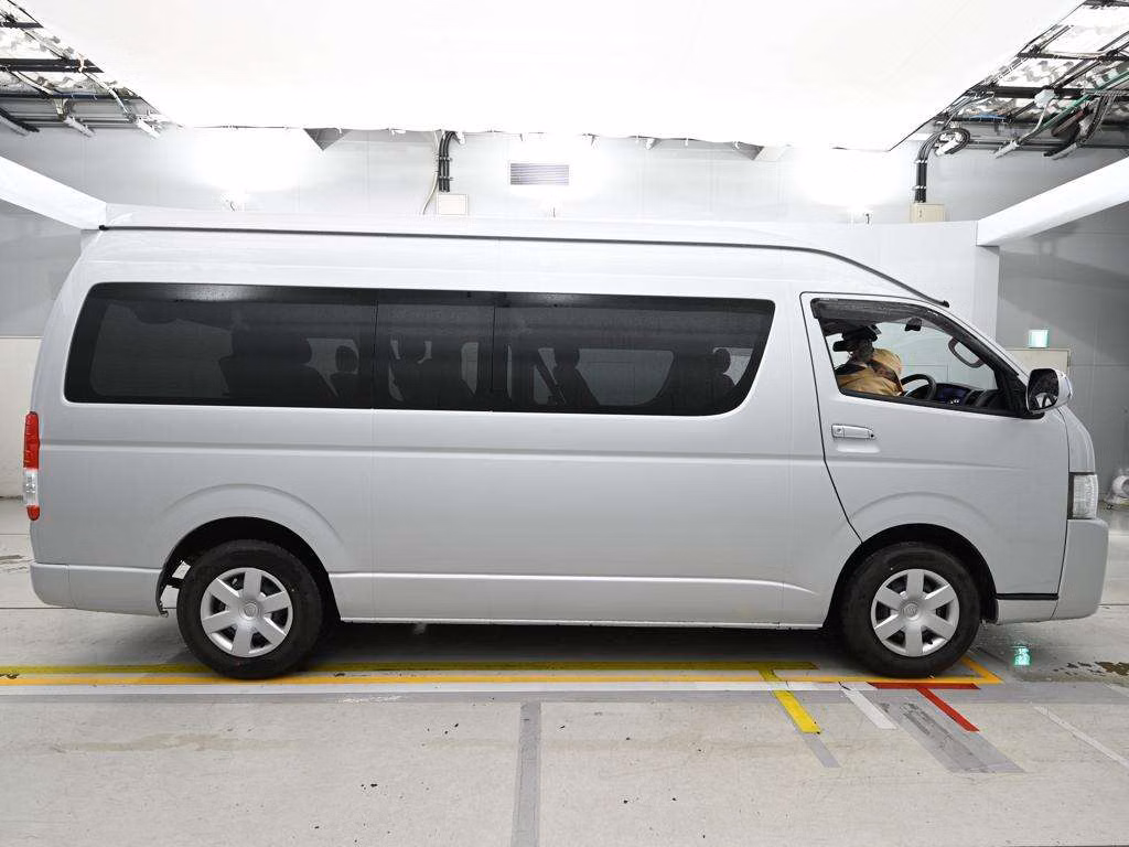 TOYOTA HIACE