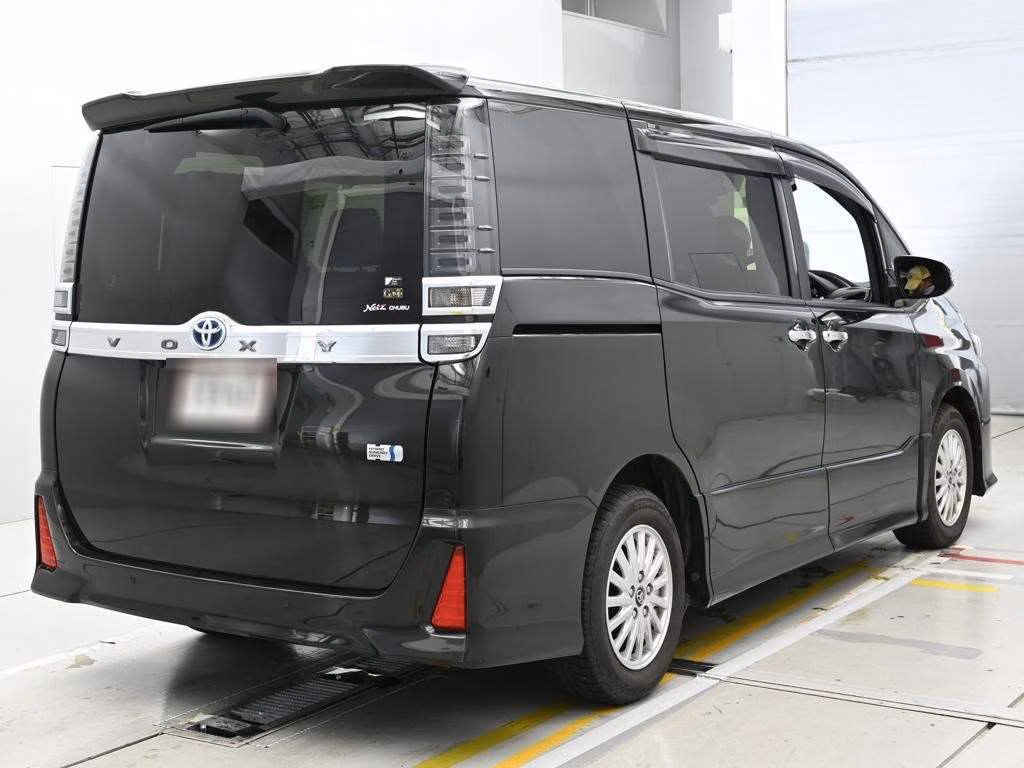 TOYOTA VOXY