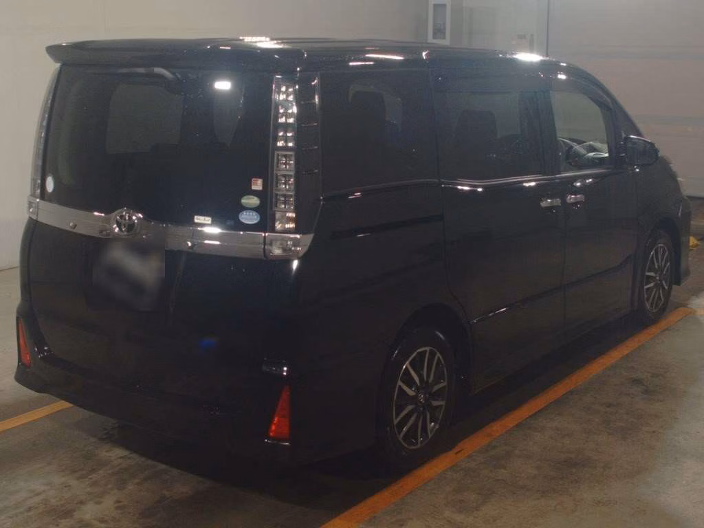 TOYOTA VOXY