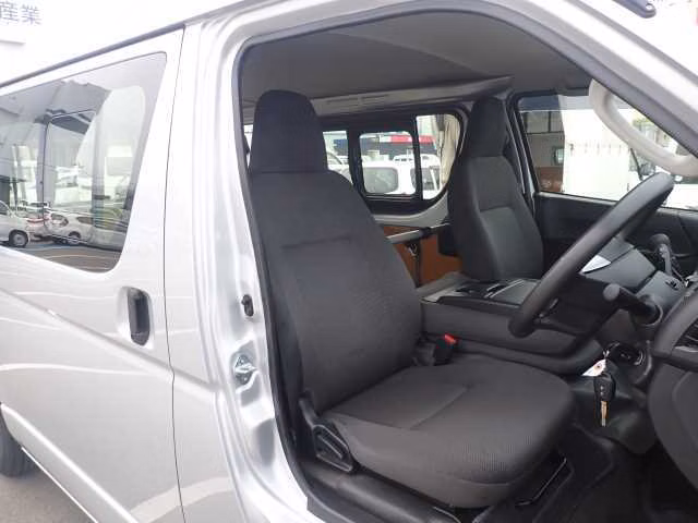 TOYOTA REGIUS ACE
