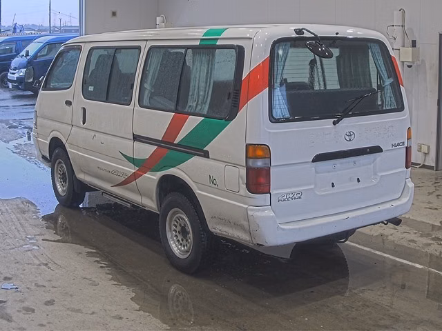 TOYOTA HIACE