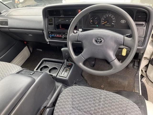 TOYOTA HIACE