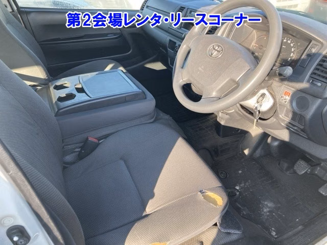 TOYOTA REGIUS ACE