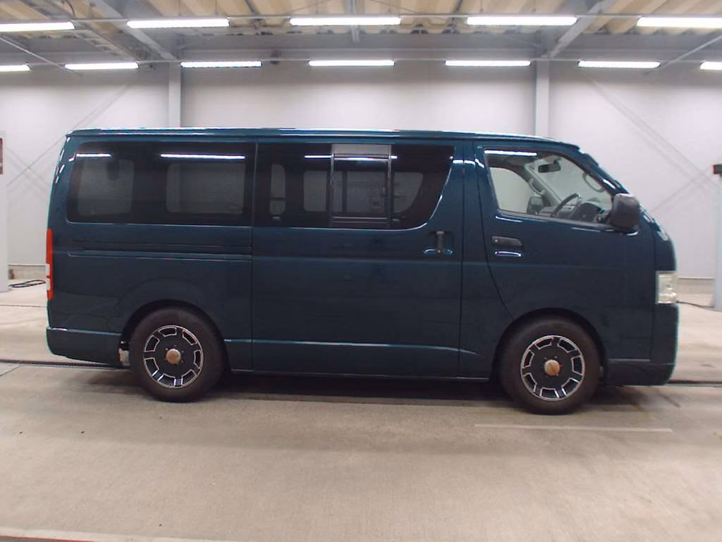 TOYOTA REGIUS ACE