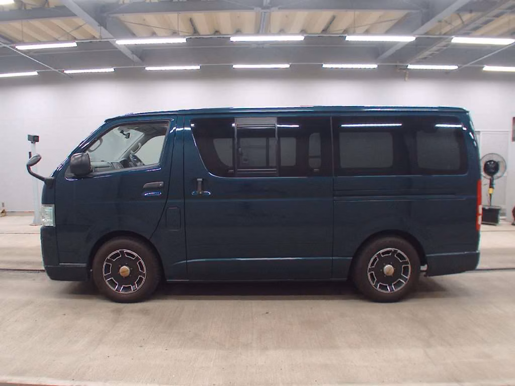 TOYOTA REGIUS ACE