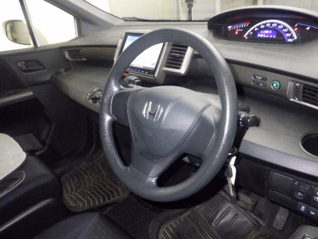 HONDA FREED SPIKE
