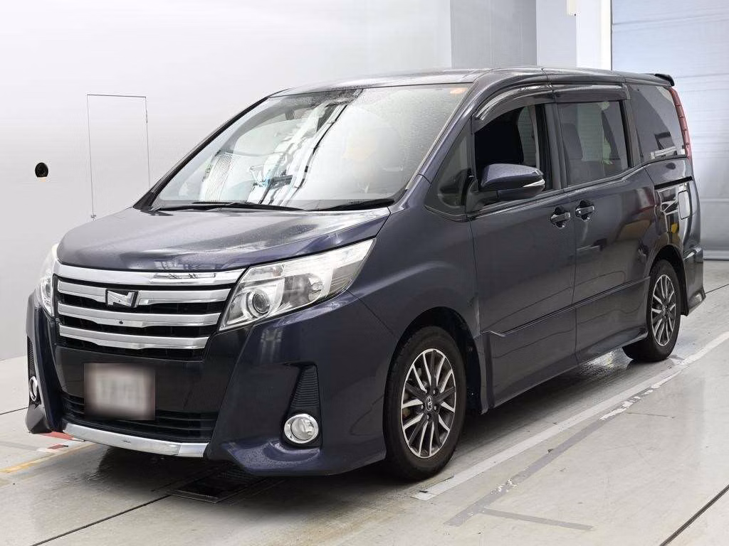 TOYOTA NOAH