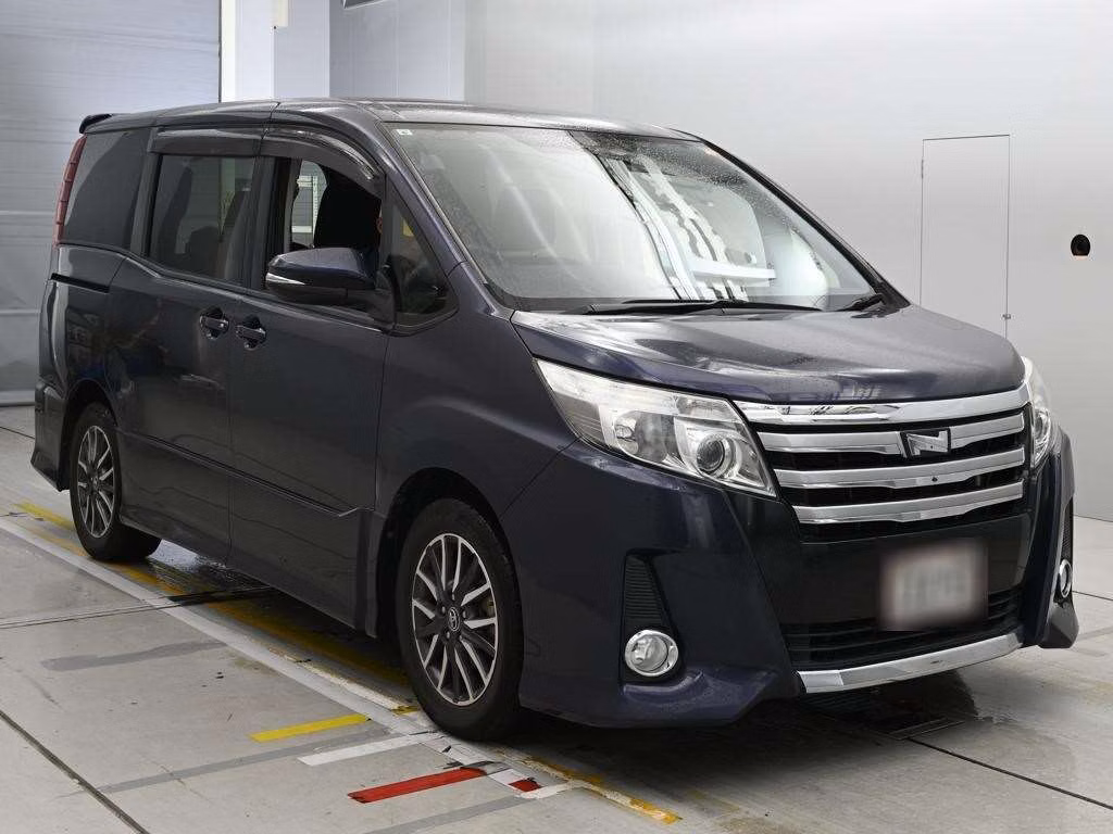 TOYOTA NOAH