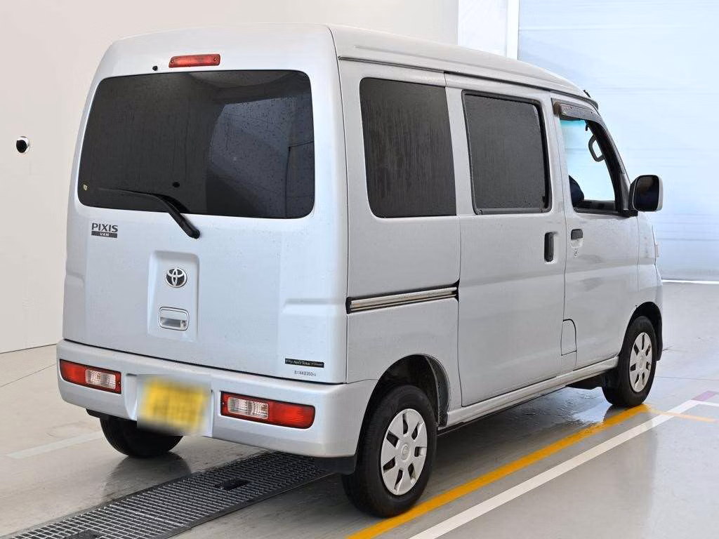 TOYOTA PIXIS VAN
