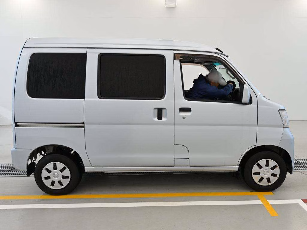TOYOTA PIXIS VAN