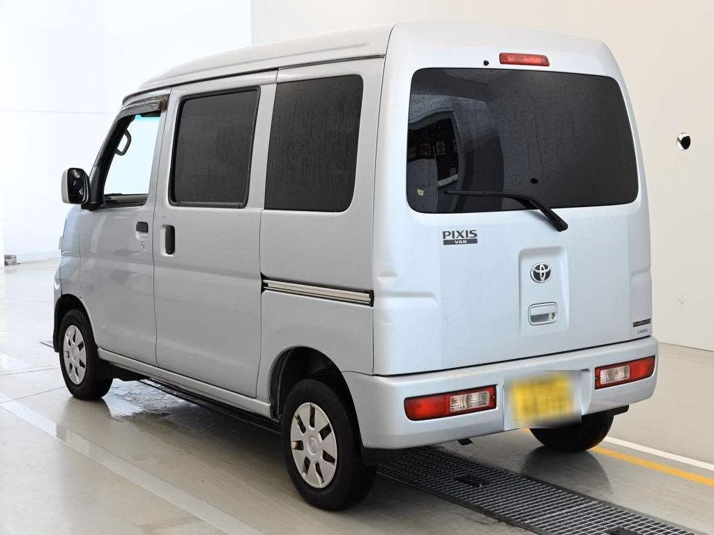 TOYOTA PIXIS VAN