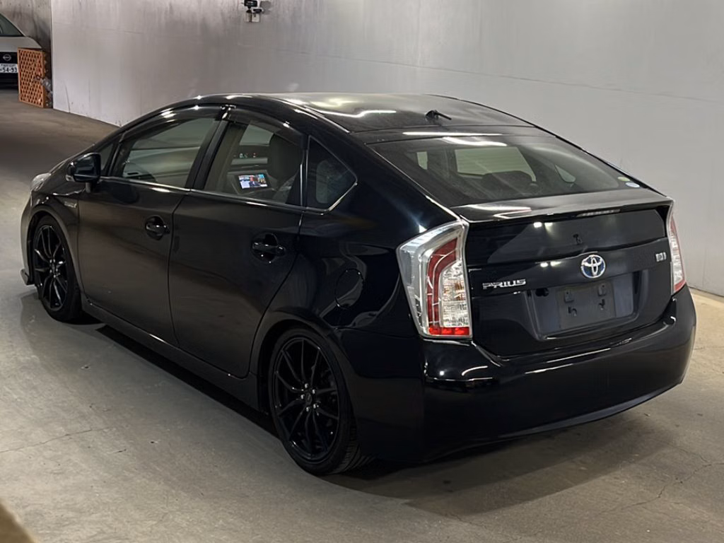 TOYOTA PRIUS