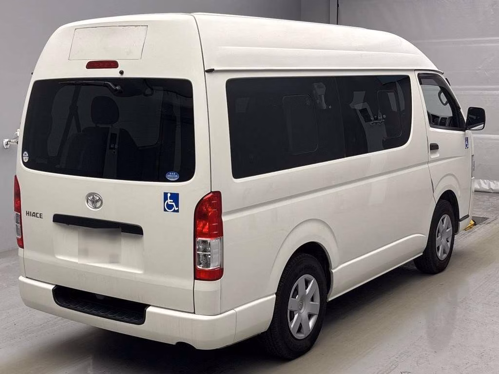TOYOTA REGIUS ACE