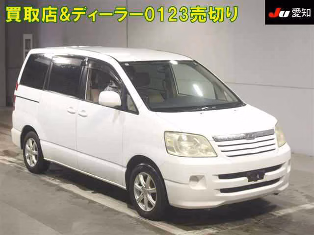 TOYOTA NOAH