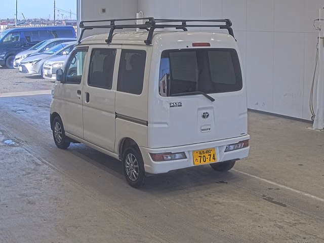 TOYOTA PIXIS VAN