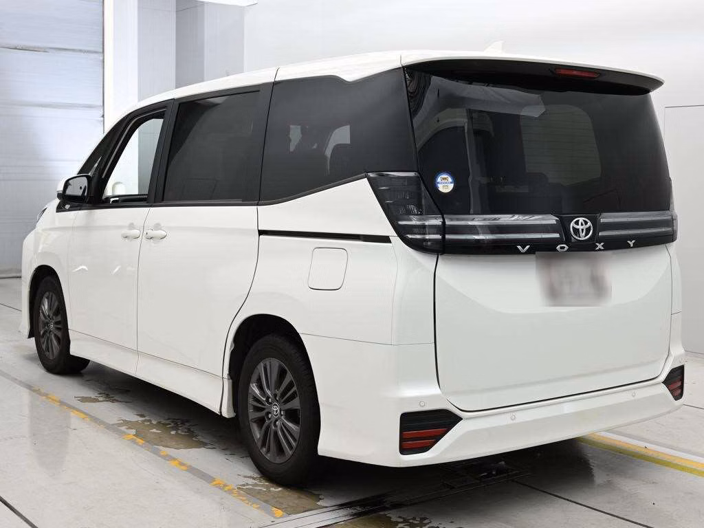 TOYOTA VOXY