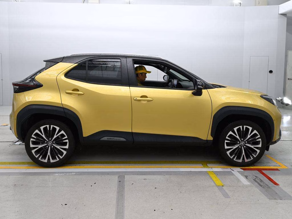TOYOTA YARIS CROSS