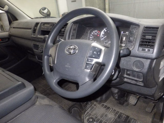 TOYOTA REGIUS ACE