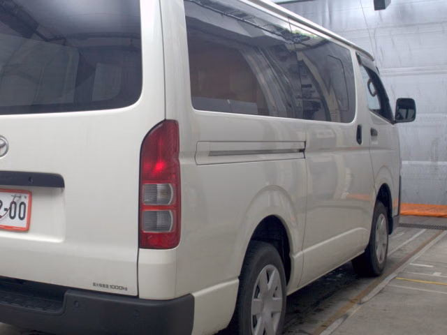 TOYOTA REGIUS ACE
