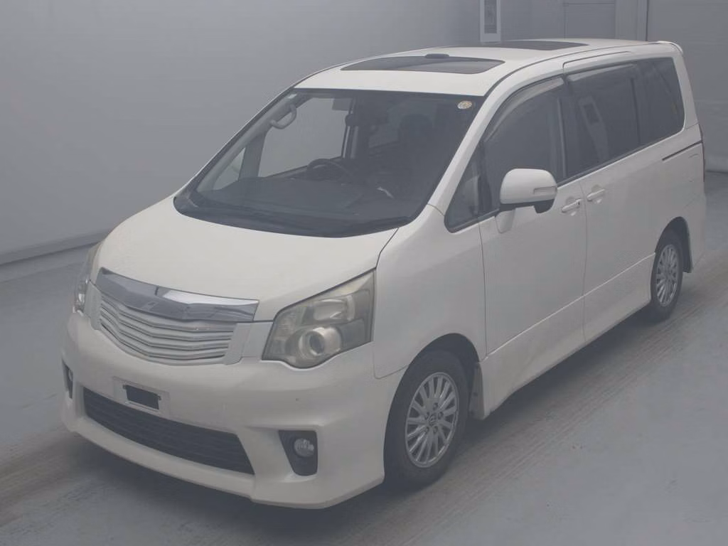 TOYOTA NOAH