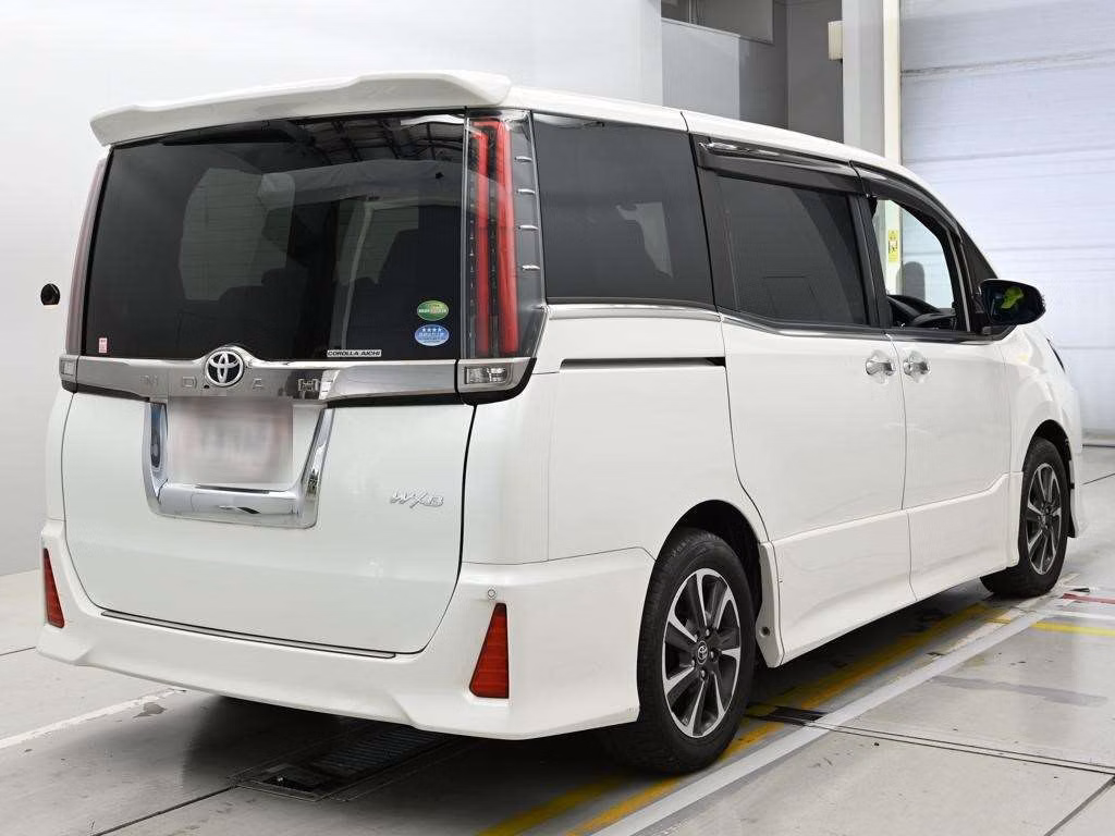 TOYOTA NOAH