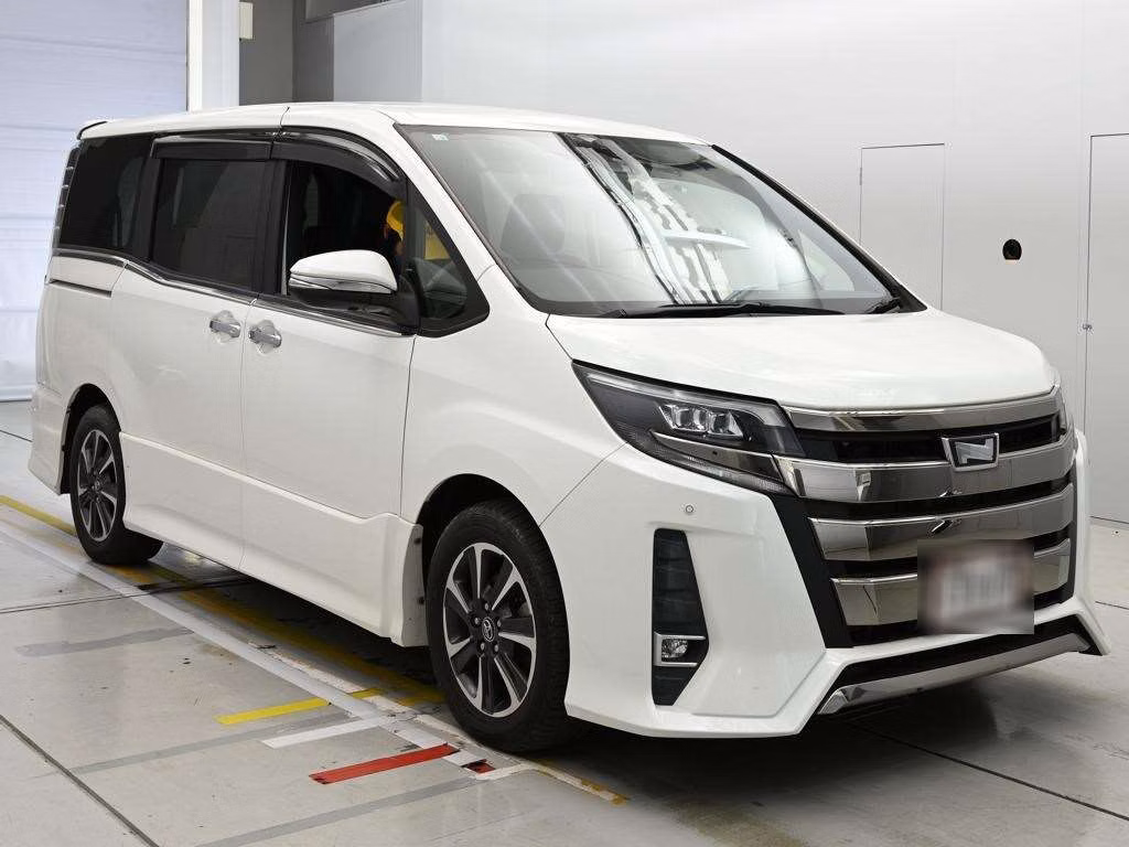TOYOTA NOAH