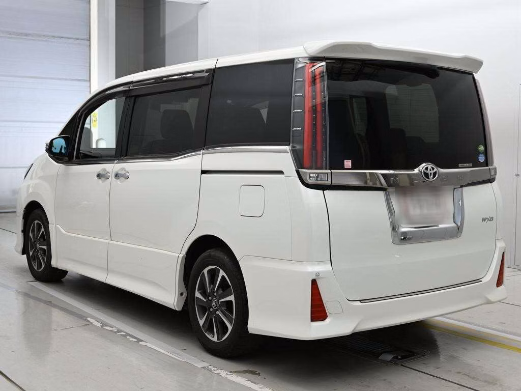 TOYOTA NOAH