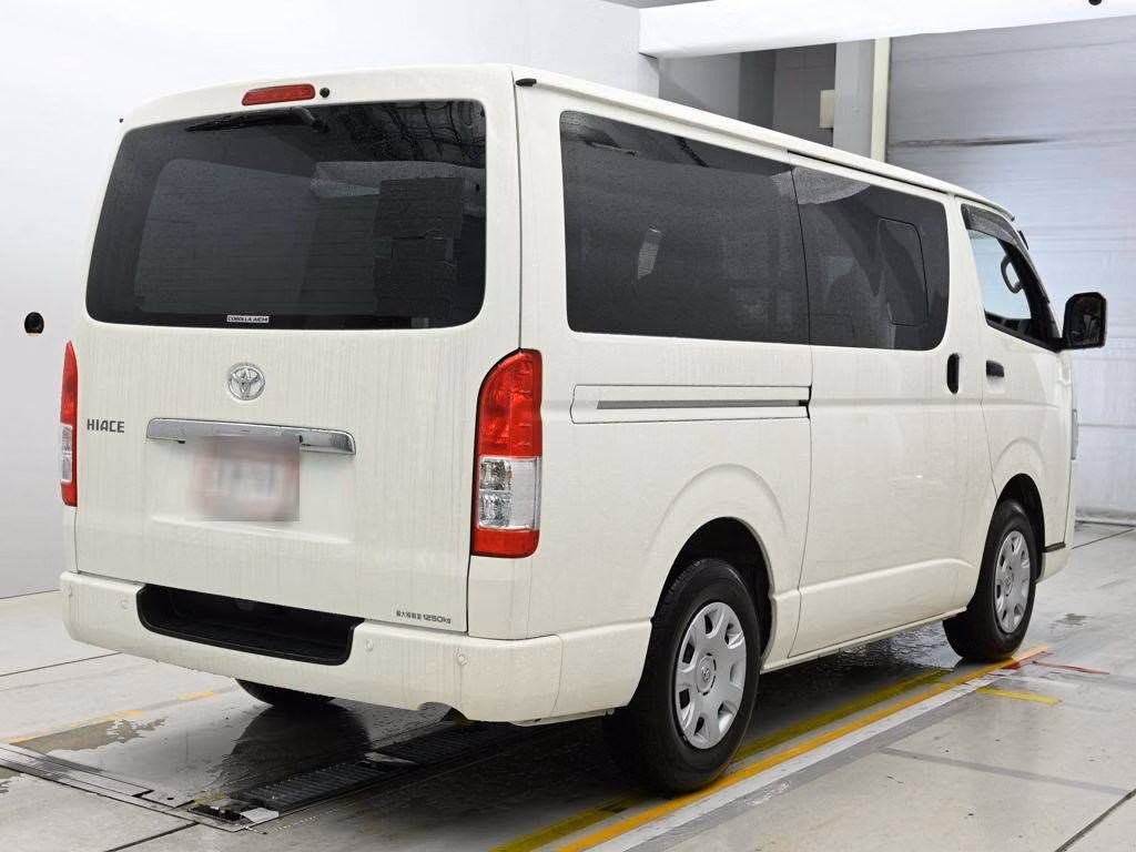 TOYOTA REGIUS ACE
