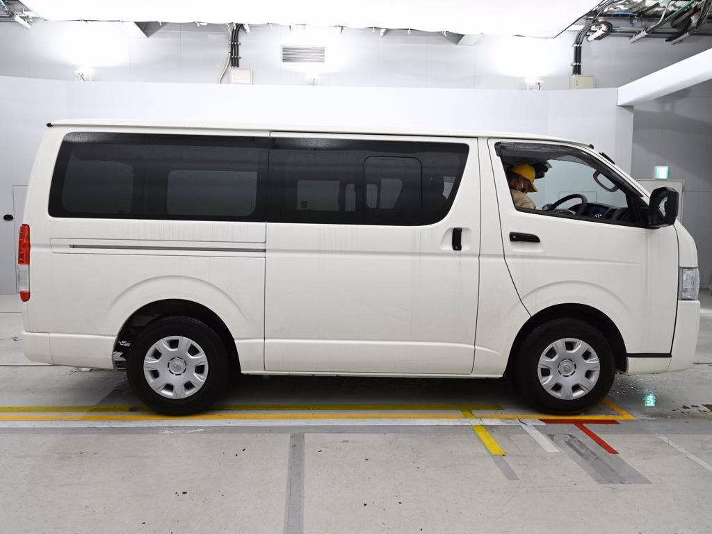 TOYOTA REGIUS ACE