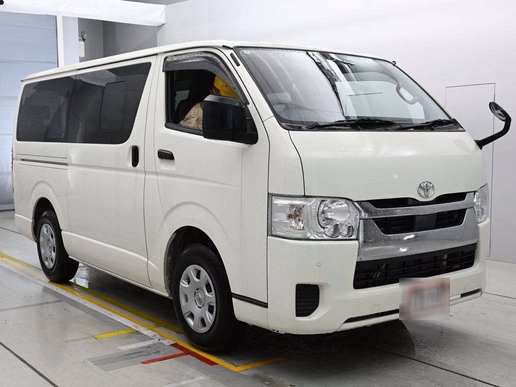 TOYOTA REGIUS ACE