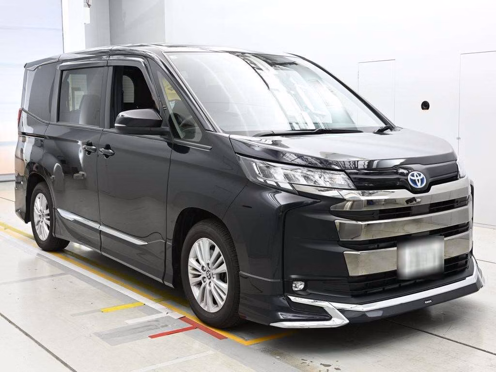 TOYOTA NOAH