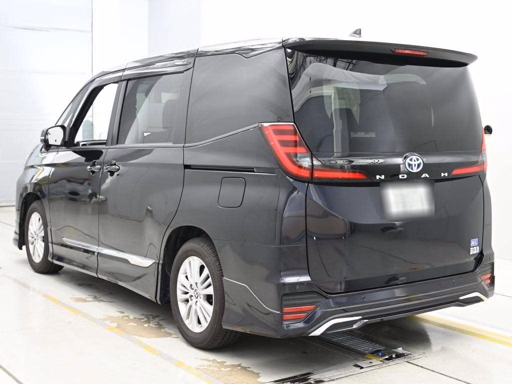 TOYOTA NOAH