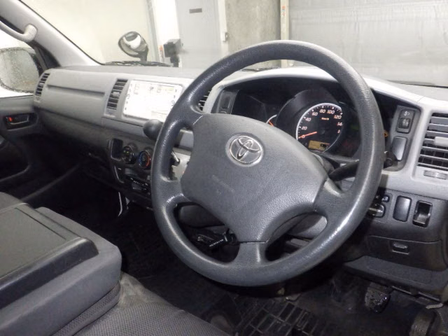 TOYOTA REGIUS ACE