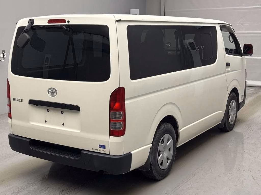 TOYOTA REGIUS ACE