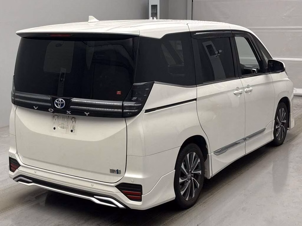 TOYOTA VOXY