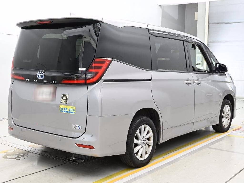 TOYOTA NOAH