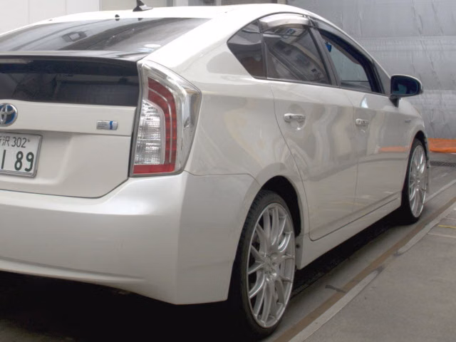 TOYOTA PRIUS