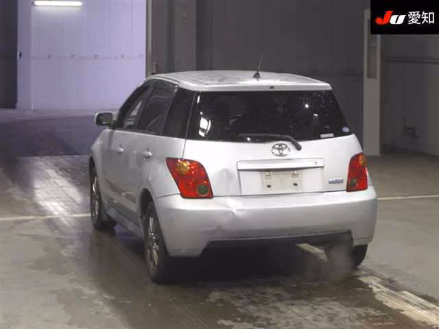 TOYOTA IST