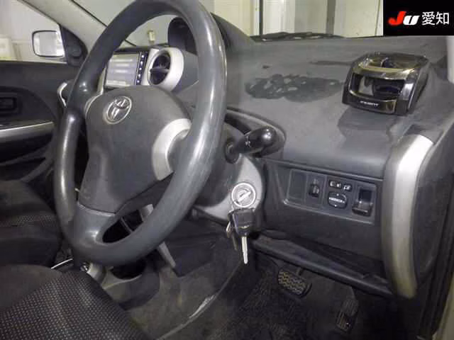 TOYOTA IST