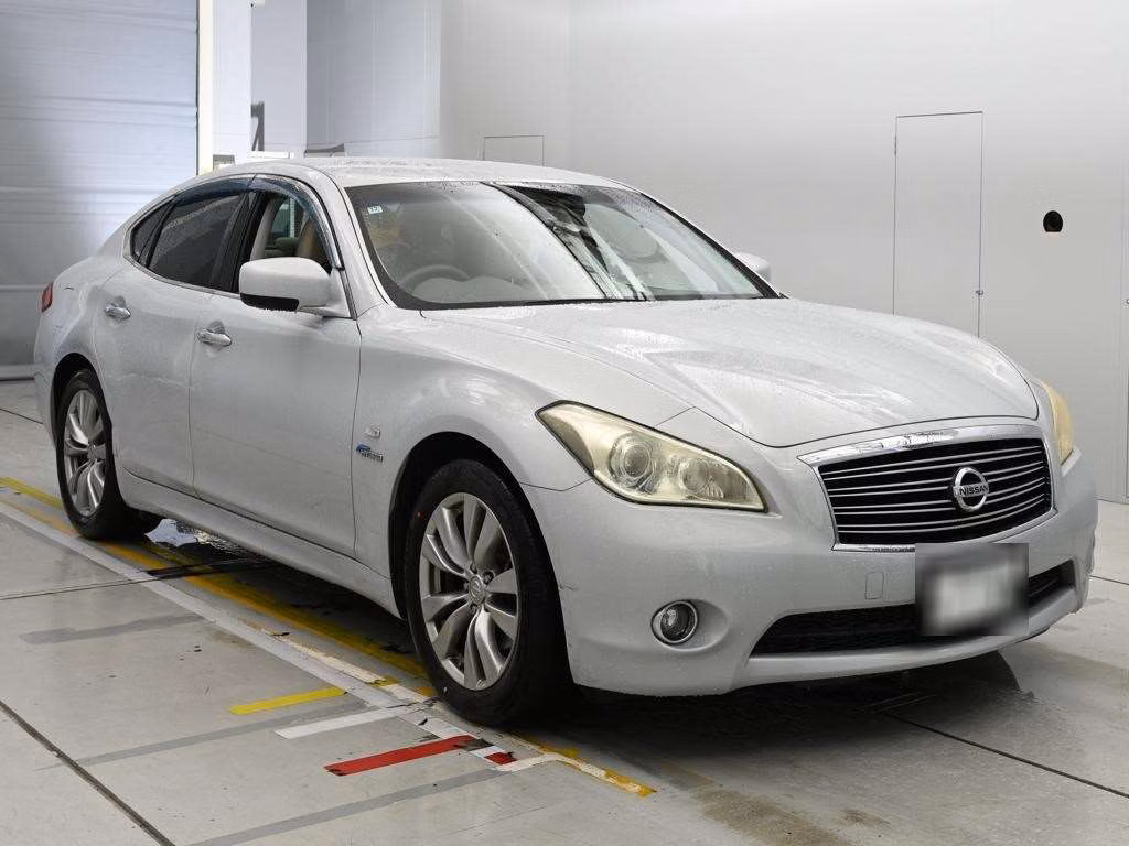 NISSAN FUGA