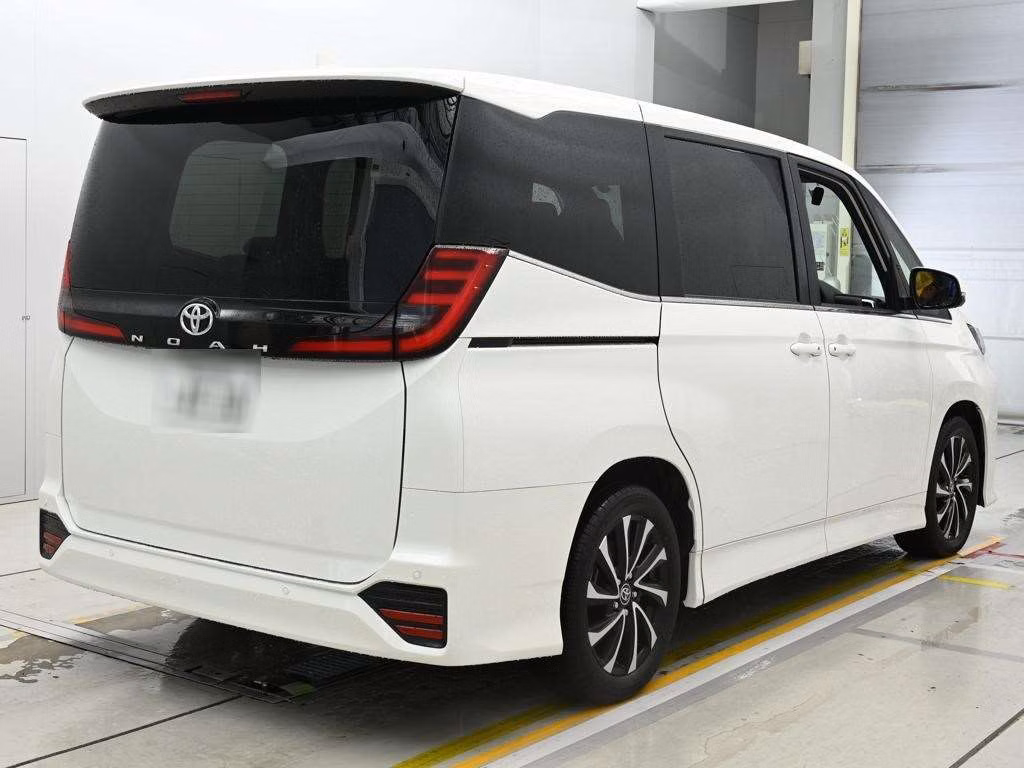 TOYOTA NOAH