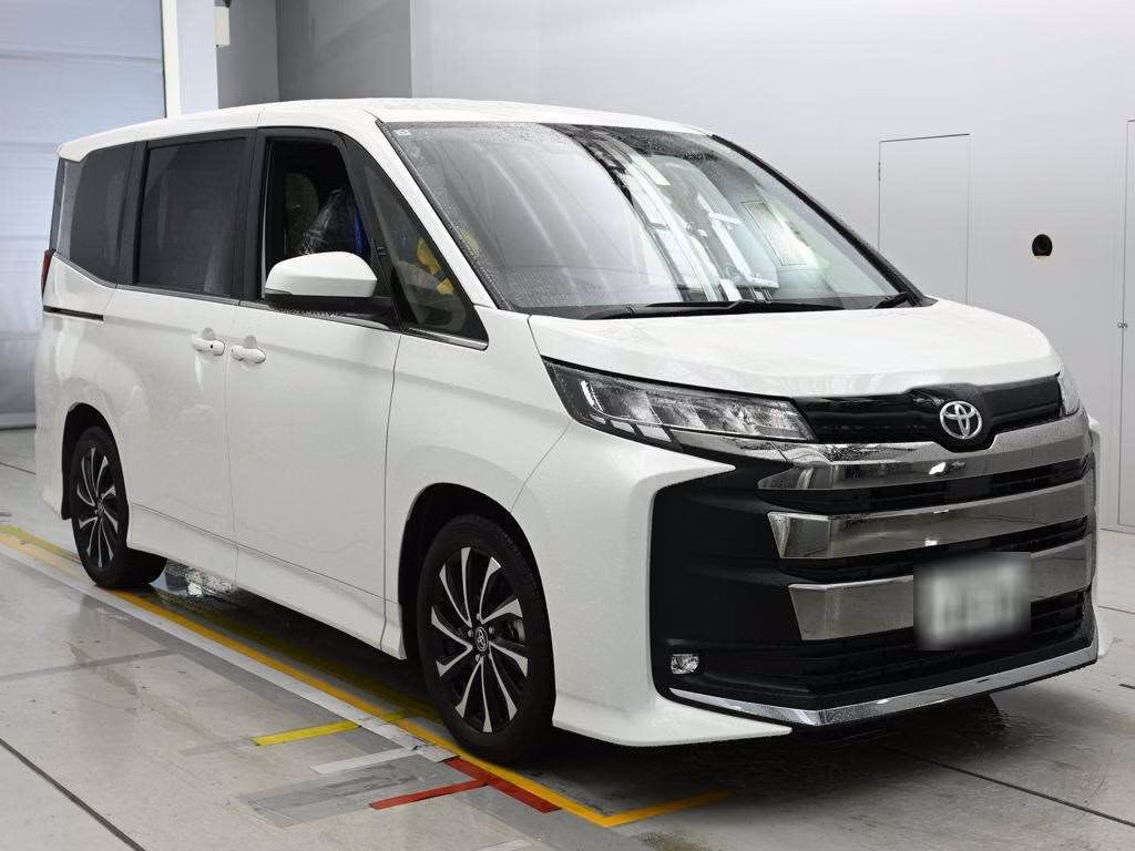TOYOTA NOAH