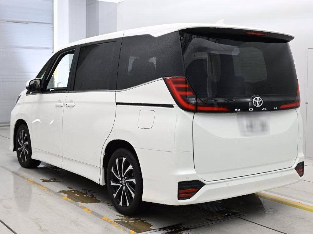 TOYOTA NOAH