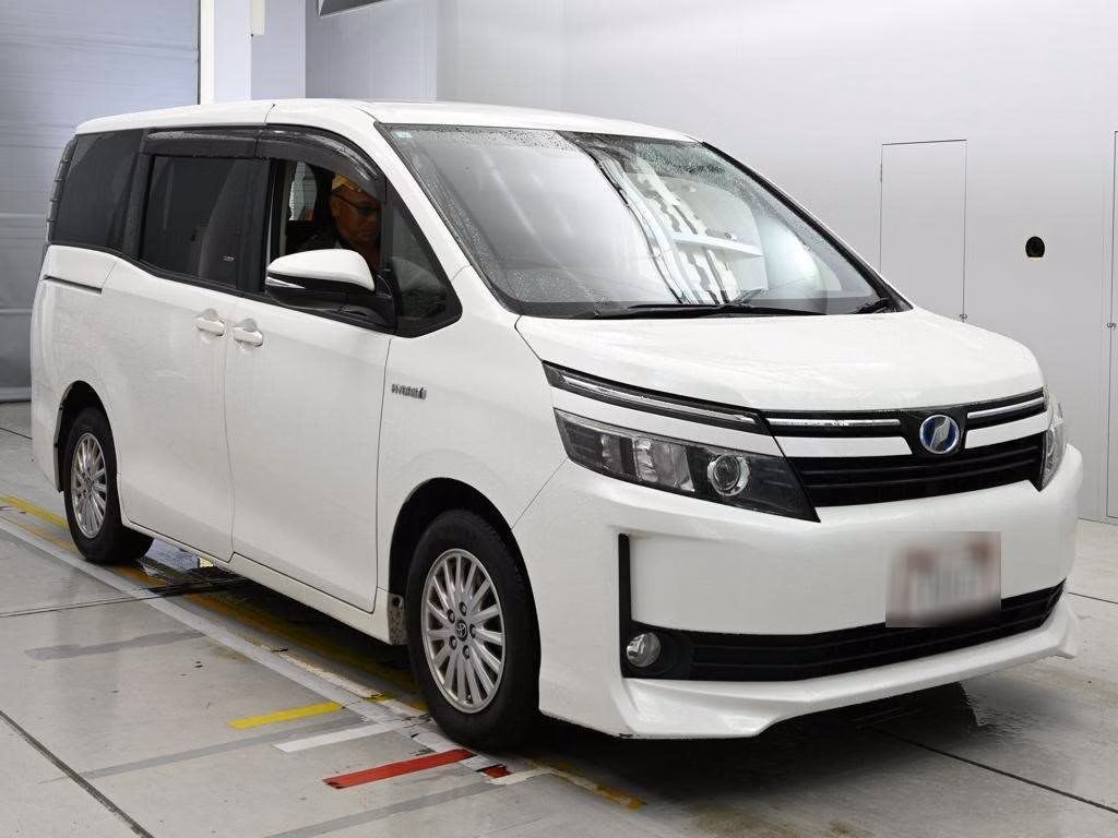 TOYOTA VOXY