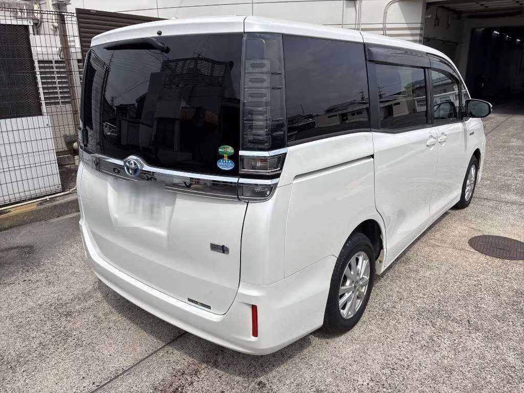 TOYOTA VOXY