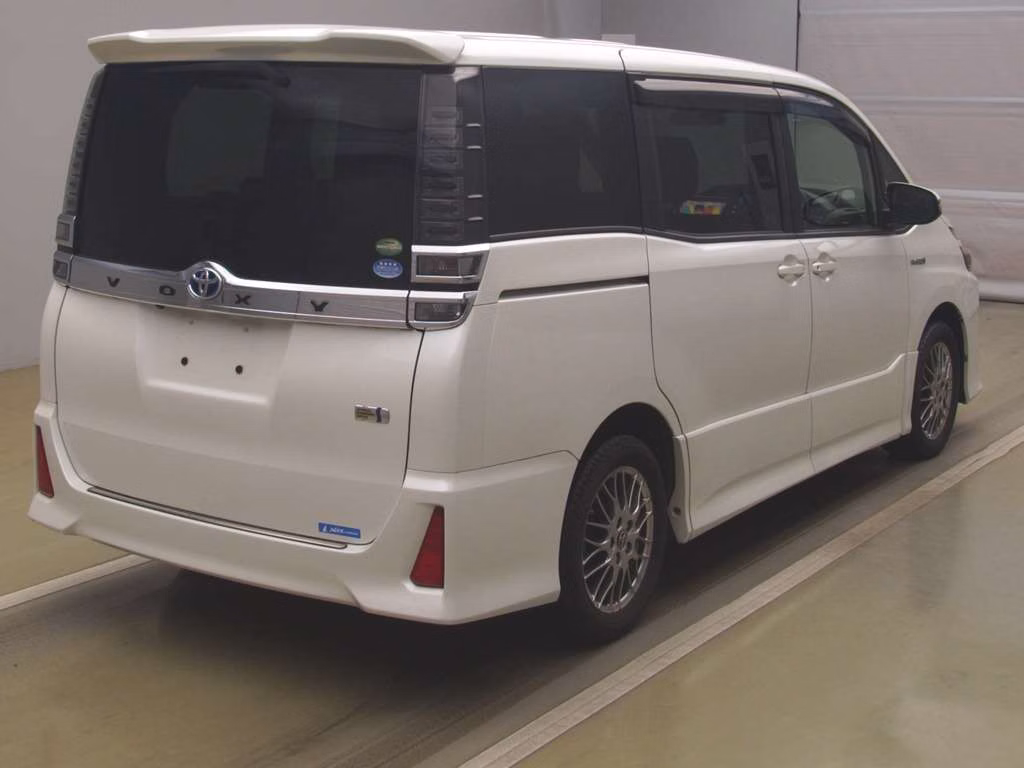 TOYOTA VOXY