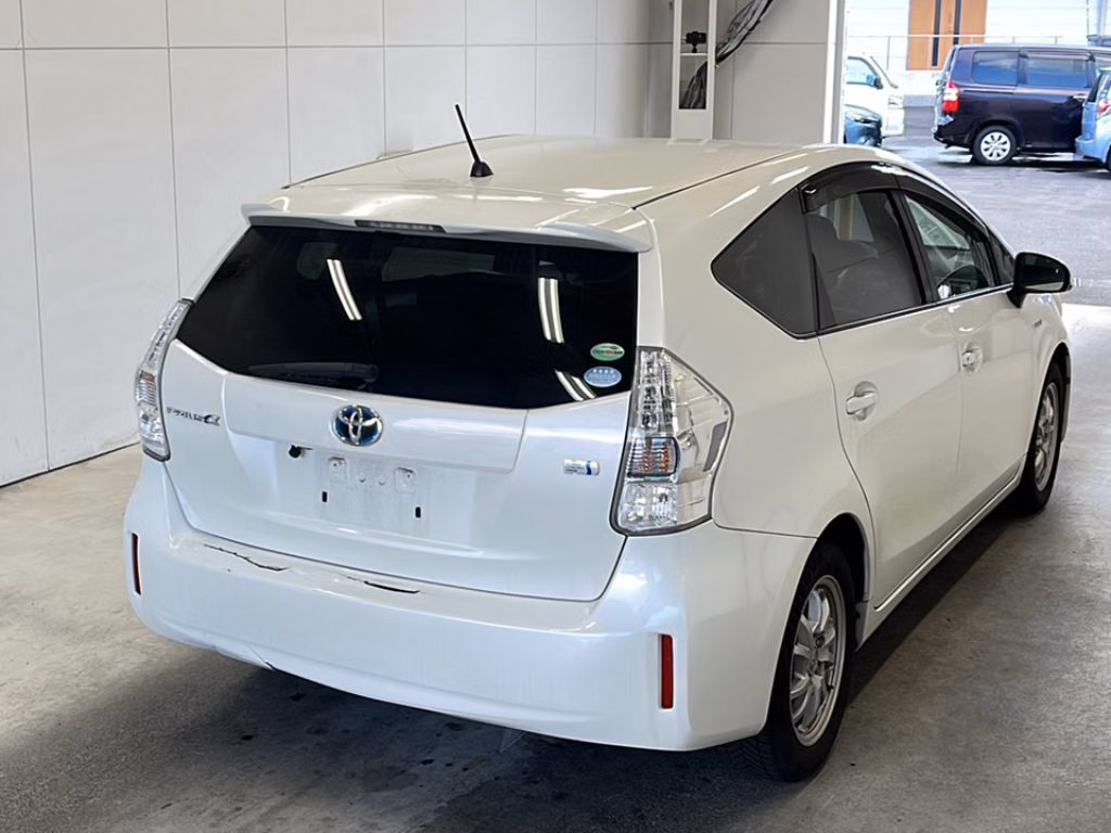 TOYOTA PRIUS ALPHA
