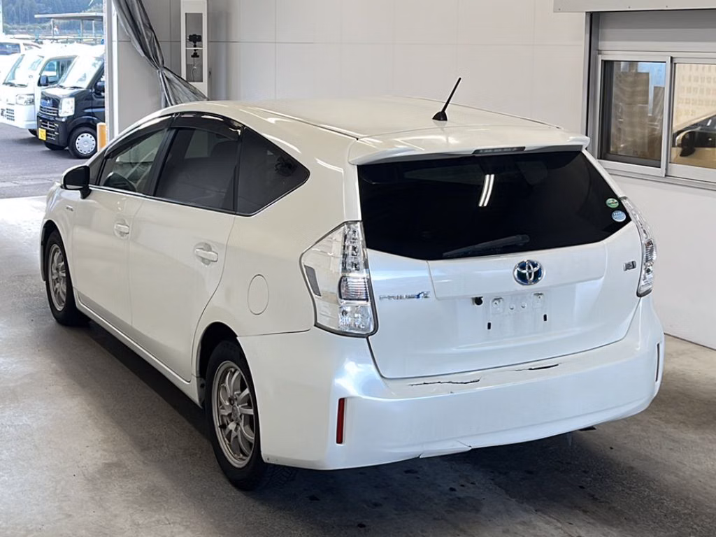 TOYOTA PRIUS ALPHA