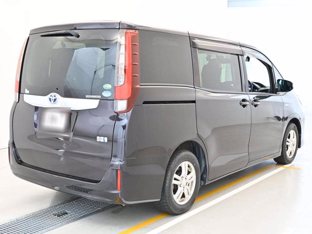 TOYOTA NOAH
